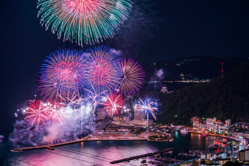 熱海海上花火大会(静岡県熱海市)