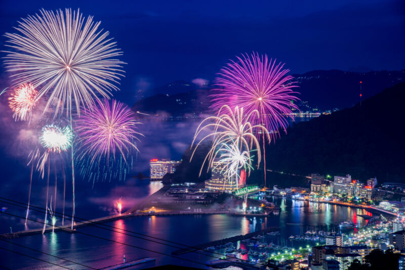 熱海海上花火大会(静岡県熱海市)