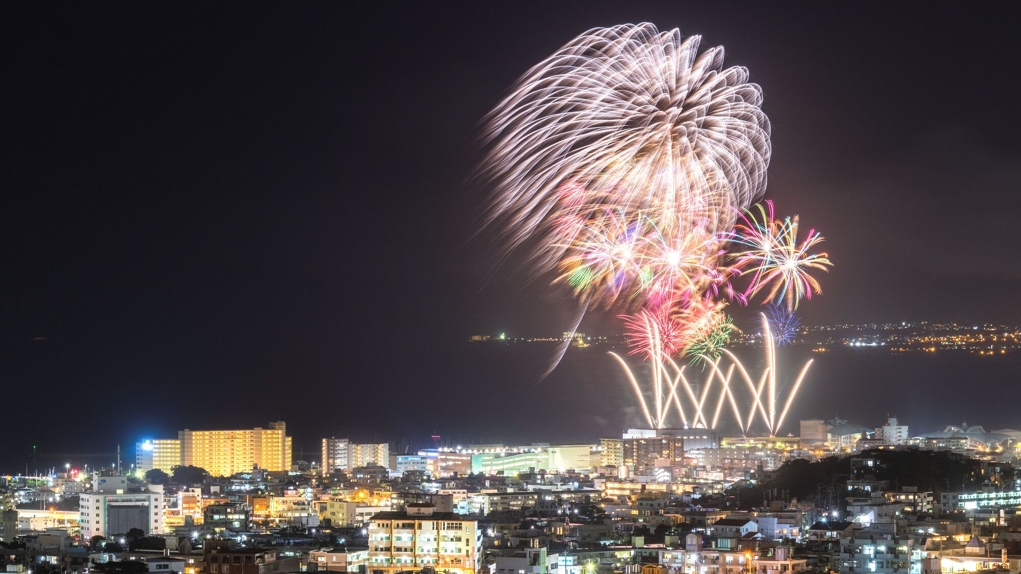 宜野湾はごろも祭りはごろも花火フェスタ(沖縄県宜野湾市)