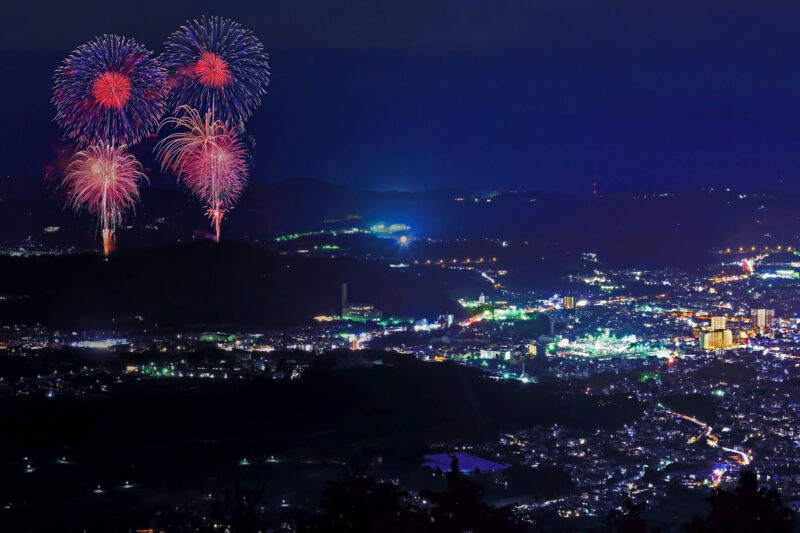 菜の花台から望む秦野たばこ祭打ち上げ花火(神奈川県秦野市)