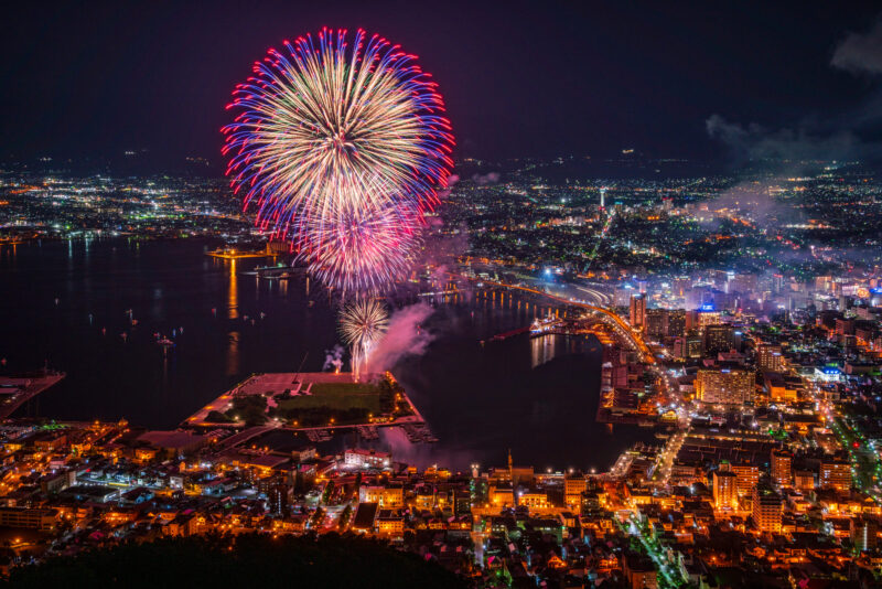 函館港まつり道新花火大会(北海道函館市)