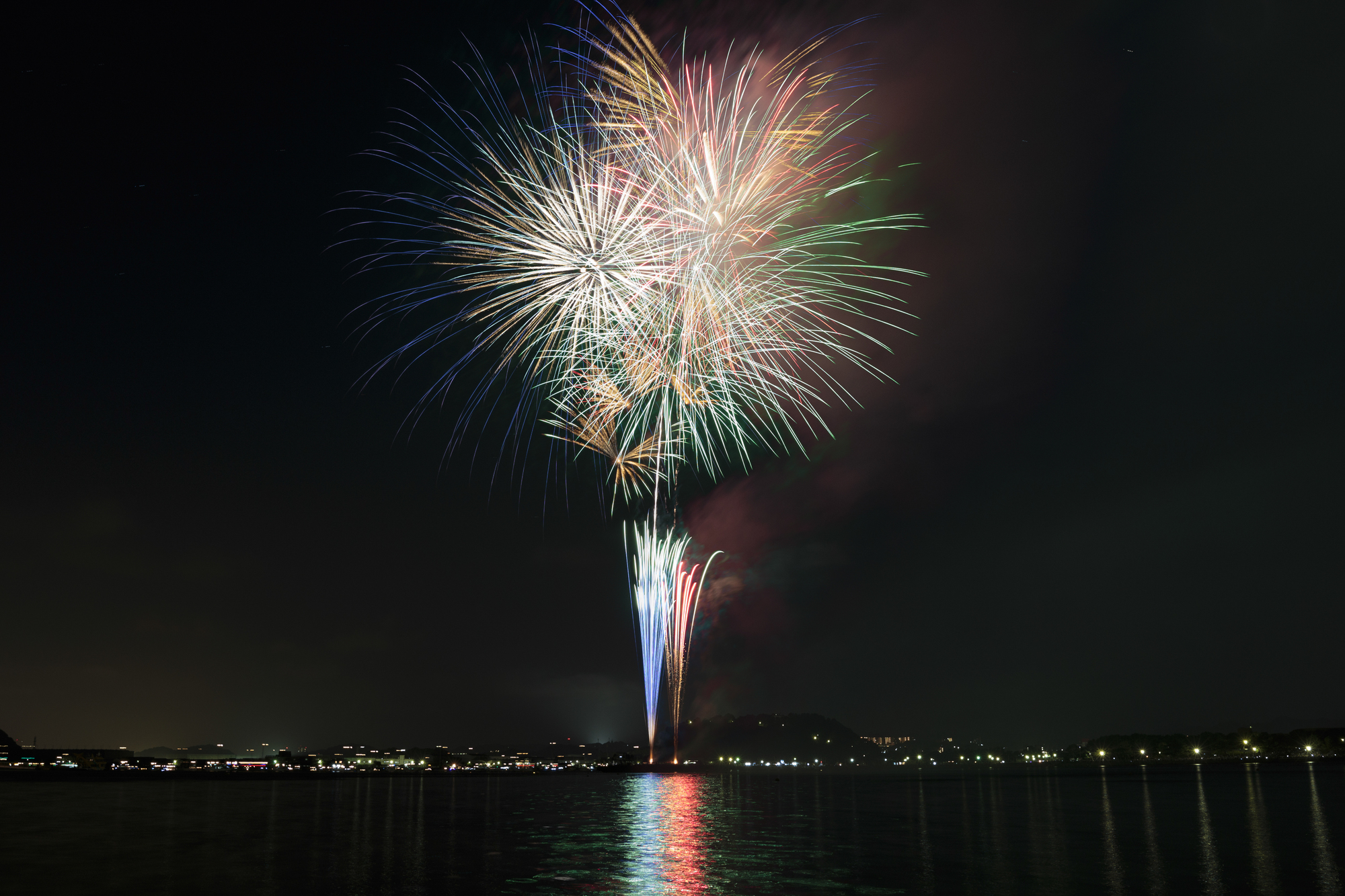 金沢まつり花火大会(神奈川県横浜市金沢区)