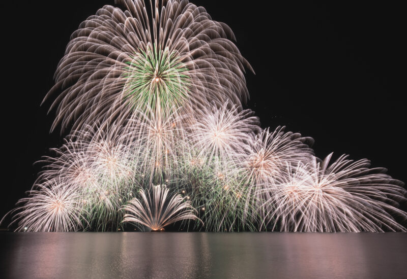 香住ふるさとまつり海上花火大会(兵庫県香美町)