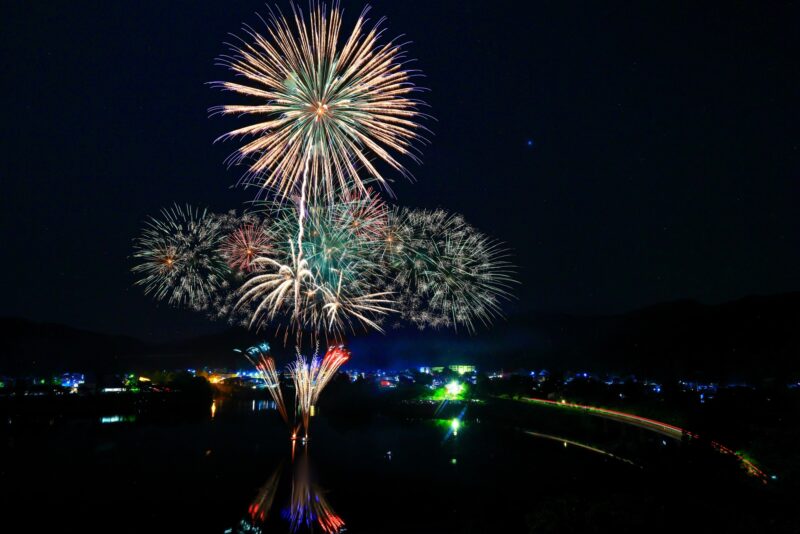 錦秋湖湖水まつり花火大会(岩手県西和賀町)
