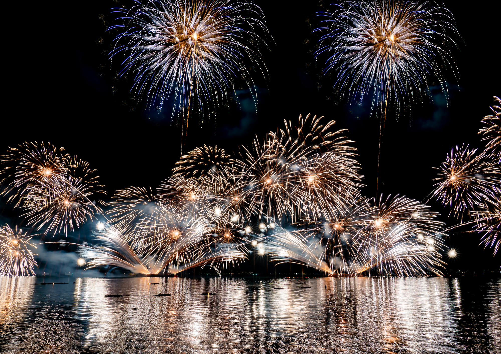 宮津燈籠流し花火大会(京都府宮津市)