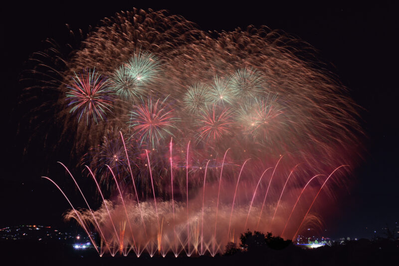 にし阿波の花火(徳島県三好市・美馬市)