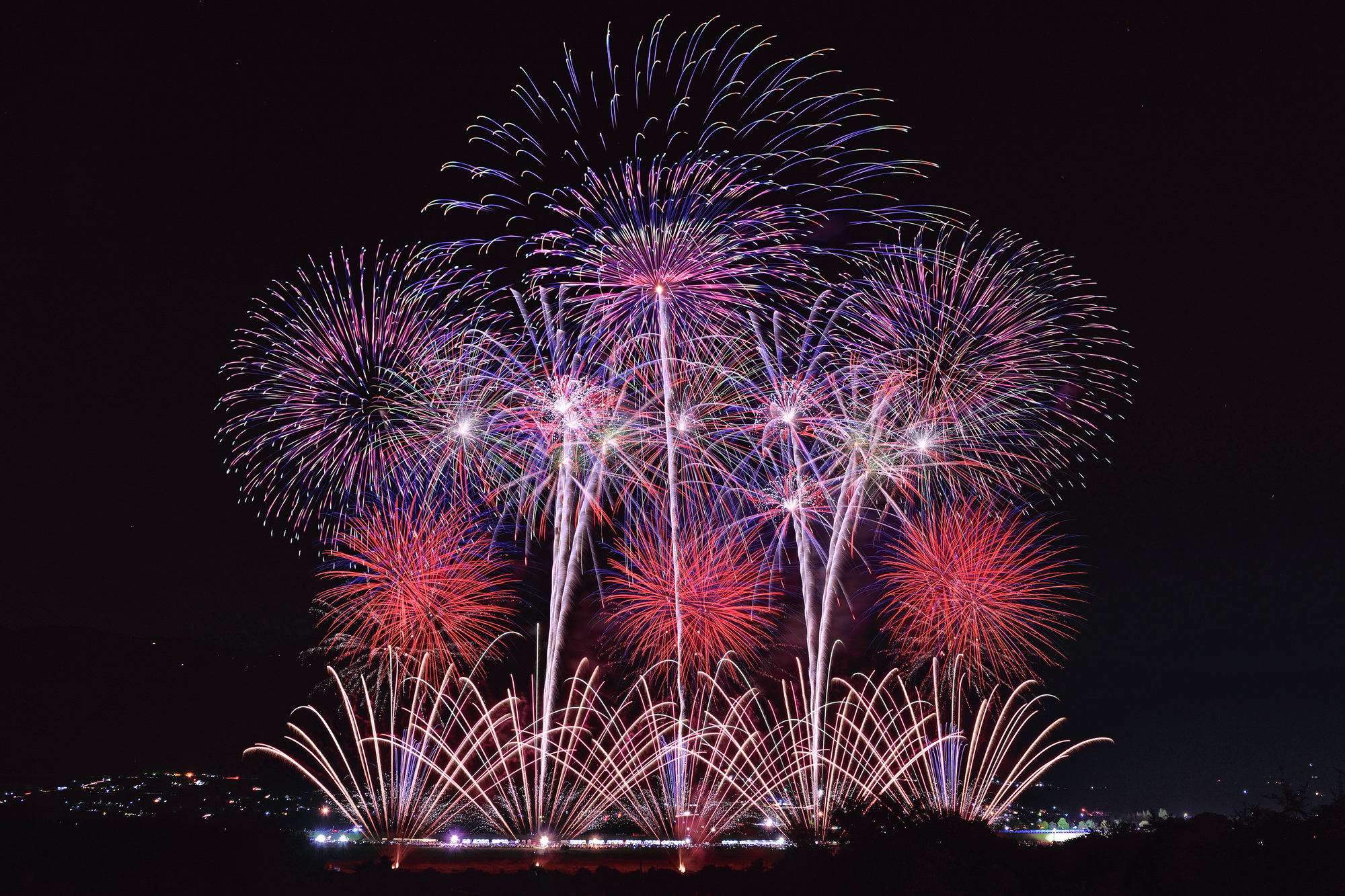 にし阿波の花火(徳島県三好市・美馬市)