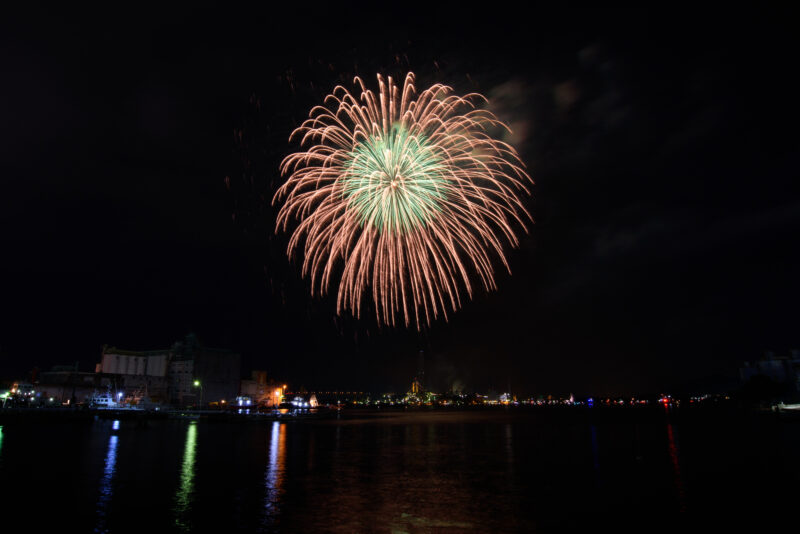 さかいで大橋まつり海上花火大会(香川県坂出市)