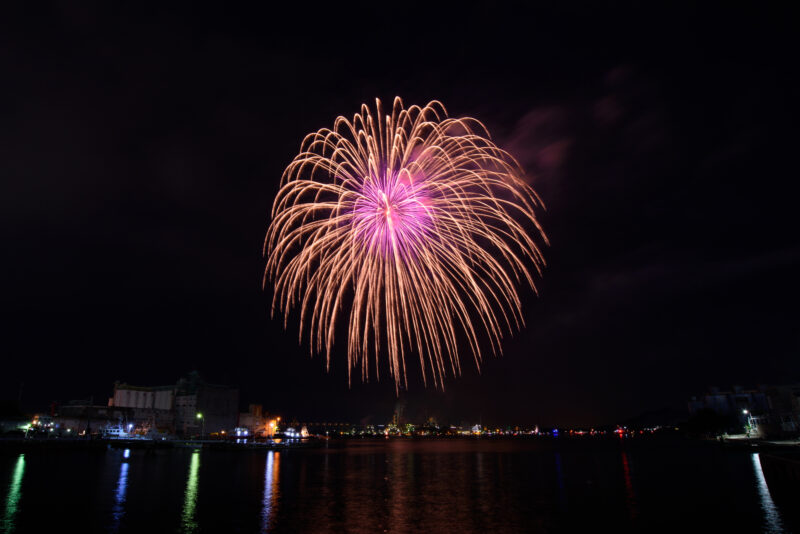 さかいで大橋まつり海上花火大会(香川県坂出市)