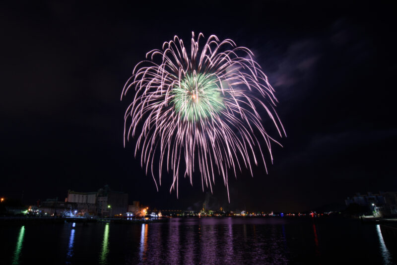 さかいで大橋まつり海上花火大会(香川県坂出市)