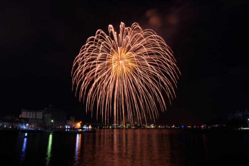 さかいで大橋まつり海上花火大会(香川県坂出市)