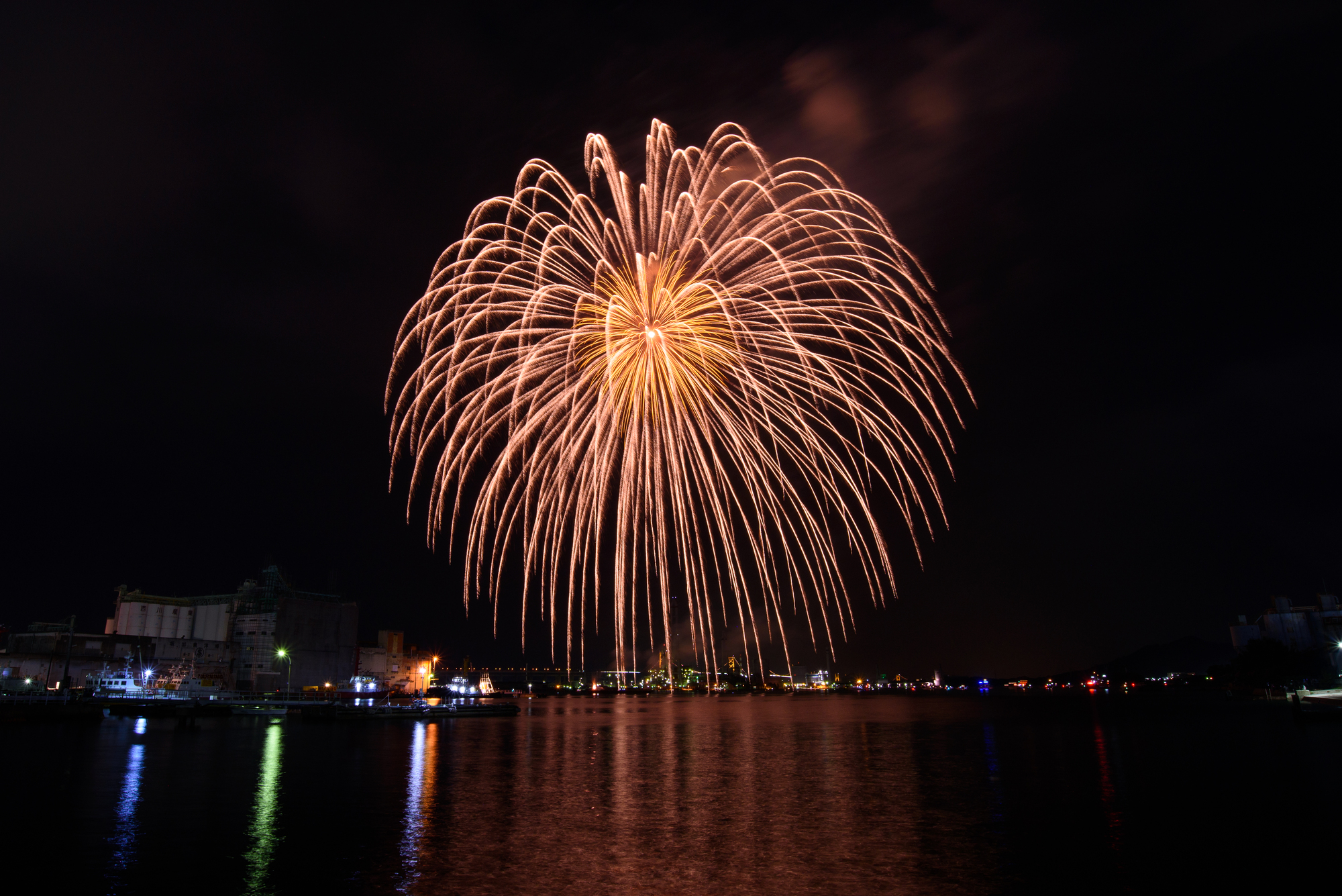 さかいで大橋まつり海上花火大会(香川県坂出市)