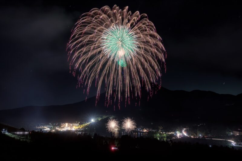 白樺湖夏祭り花火大会(長野県茅野市)