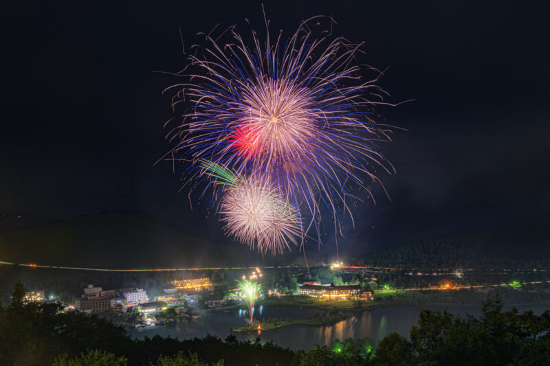 白樺湖夏祭り花火大会(長野県茅野市)