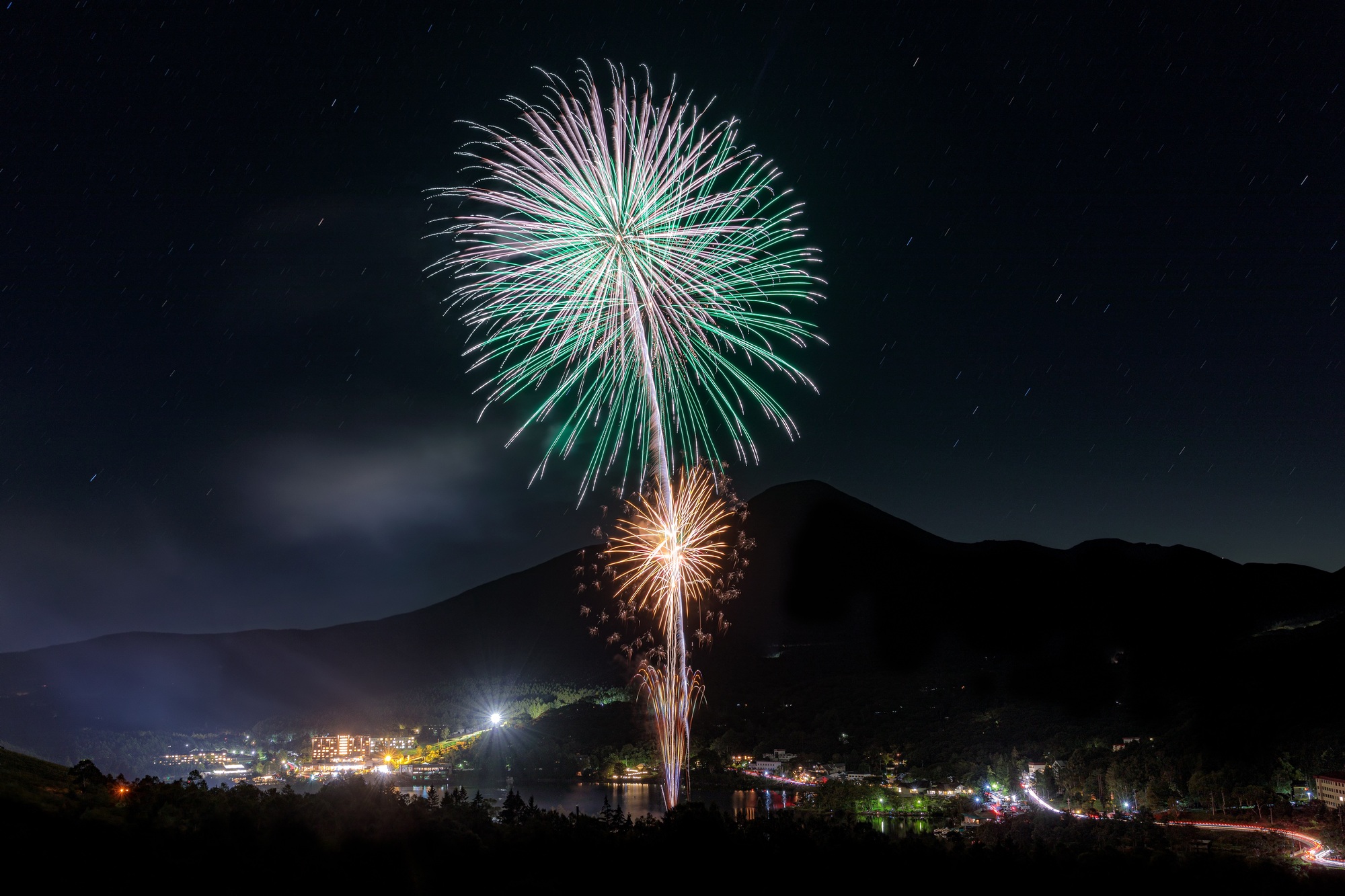 白樺湖夏祭り花火大会(長野県茅野市)