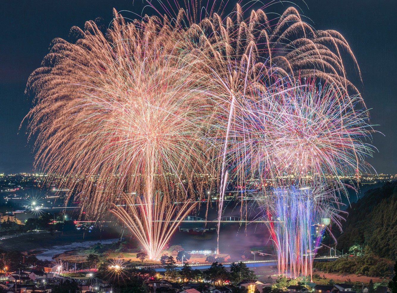 庄川峡花火大会(富山県砺波市)