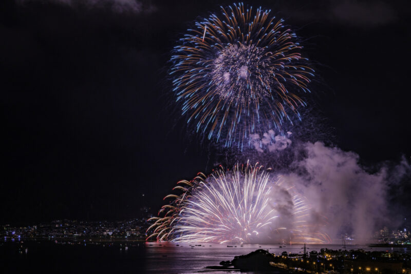 諏訪湖祭湖上花火大会(長野県諏訪市)