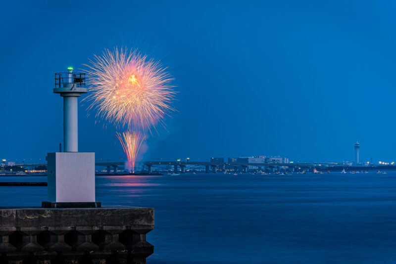 常滑りんくうビーチサンセット花火(愛知県常滑市) 防波堤灯台
