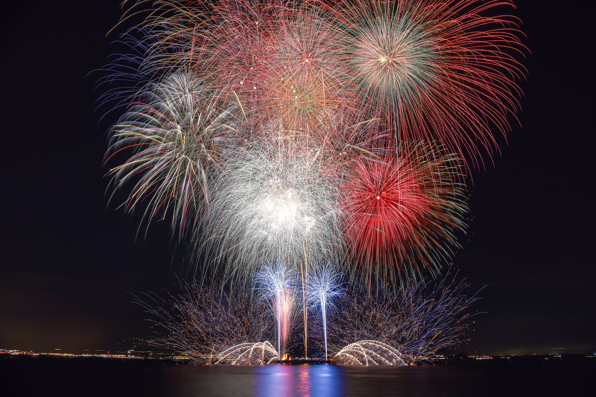 よこすか開国花火大会(神奈川県横須賀市)