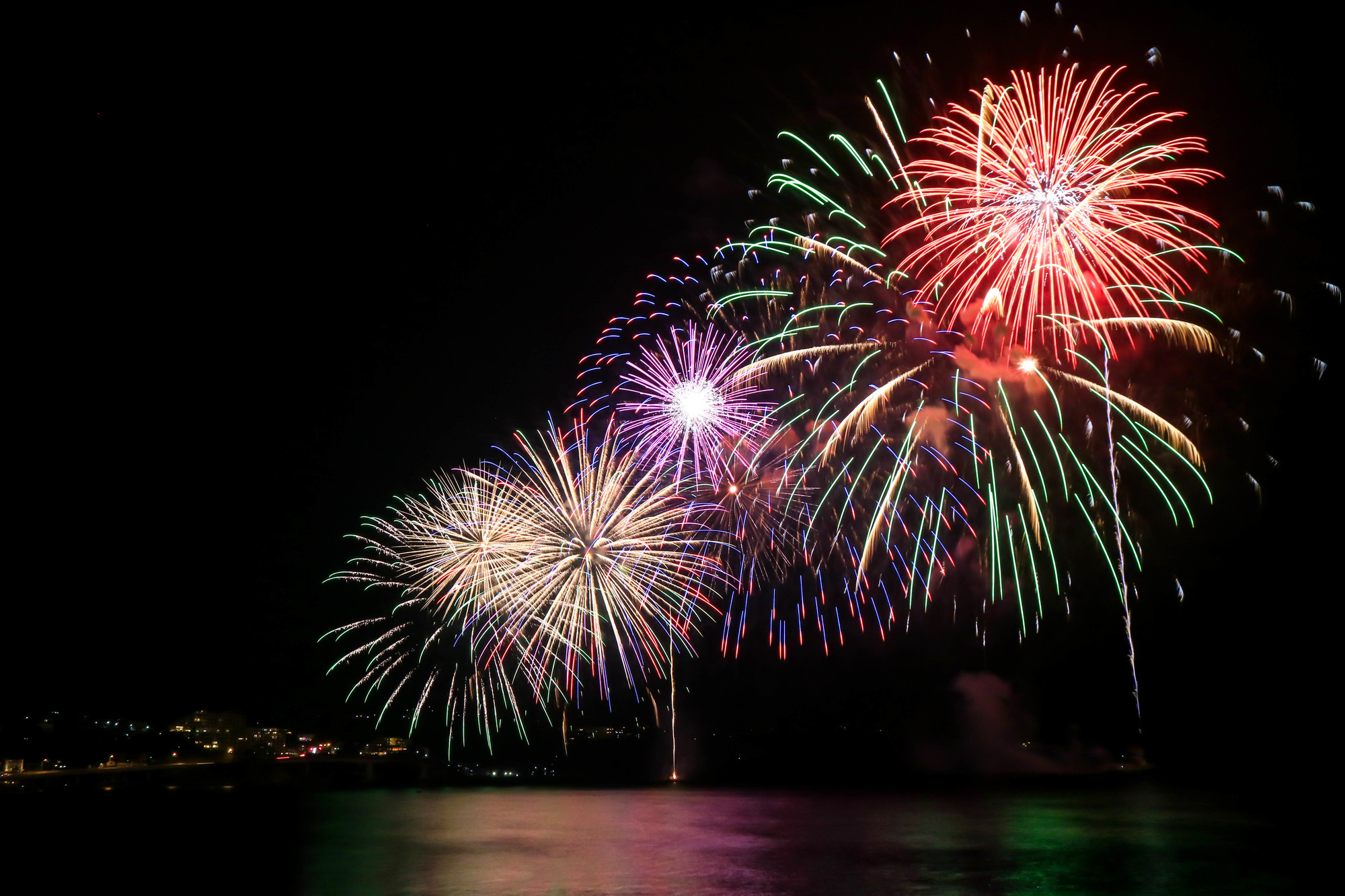 湯河原温泉海上花火大会(神奈川県湯河原町)
